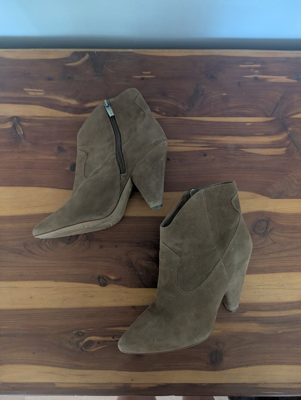 Vince Camuto MovintaPointed-Toe Brown Ankle Boots